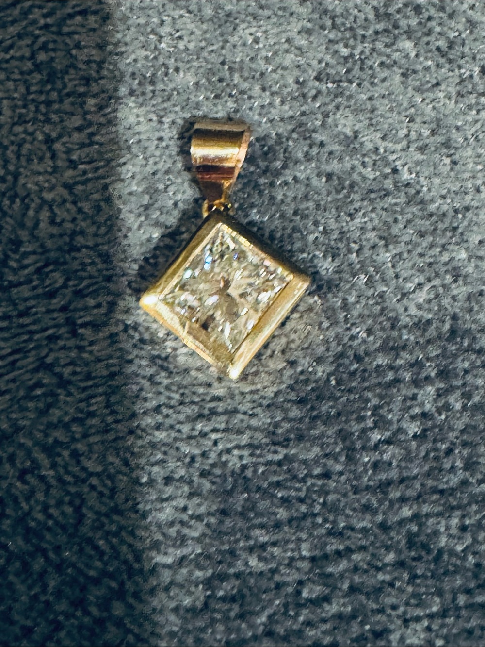 Lab diamond pendant 4.09 CTs. Set in 14ct solid gold. Have IGI report.